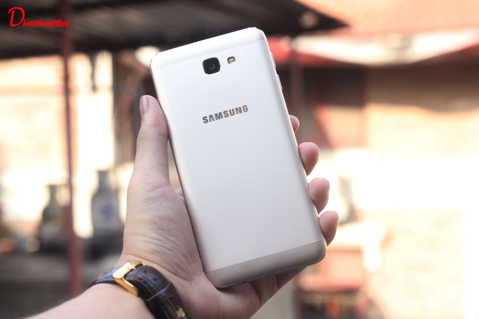 Samsung Galaxy J5 Prime xách tay có thiết kế nhỏ gọn