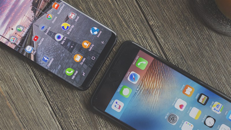 Galaxy S8 Plus và iPhone 7 Plus hai hệ điều hành khác nhau