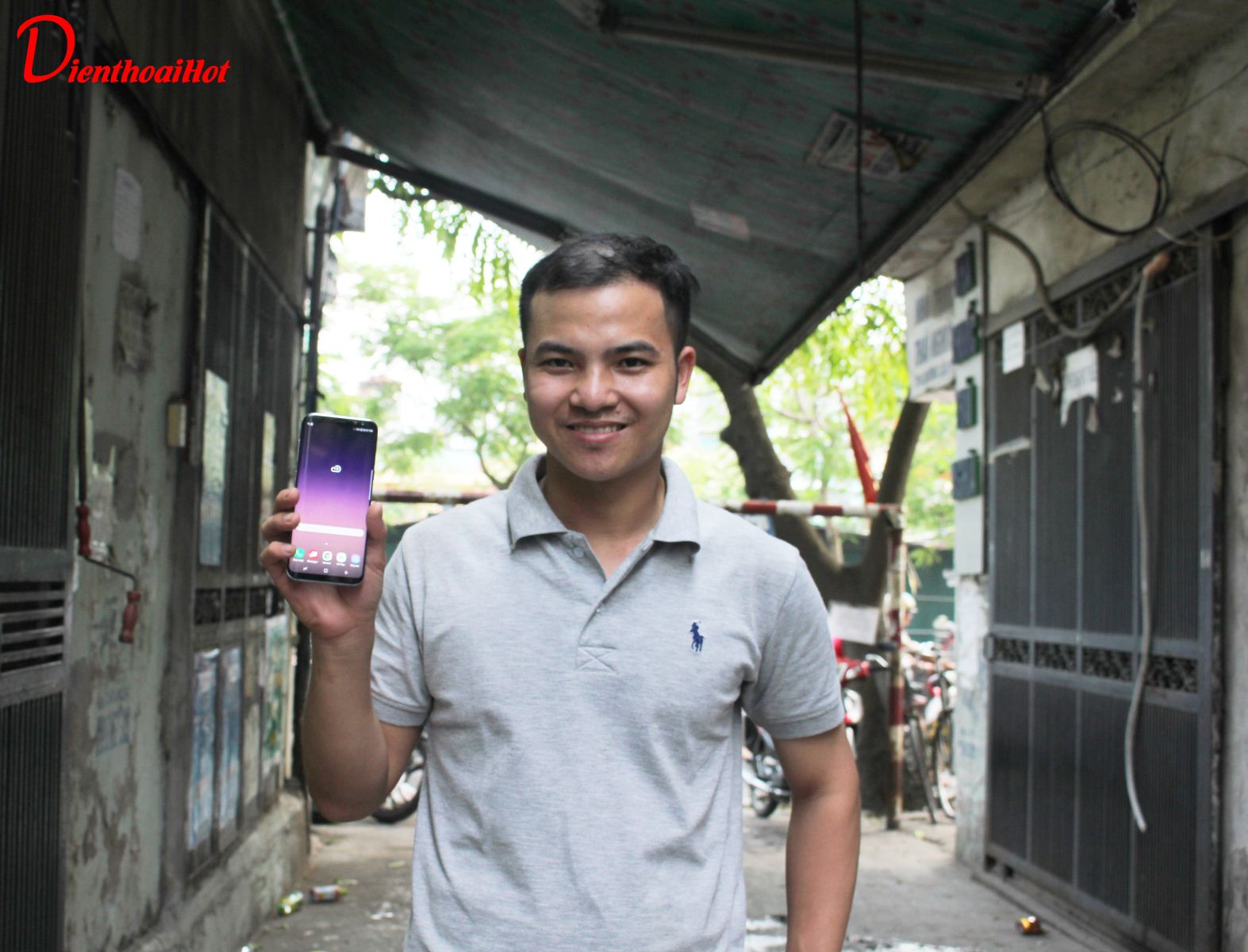 CEO Nguyễn Lý trên tay chiếc Samsung S8 Plus Mỹ đầu tiên tại Việt Nam